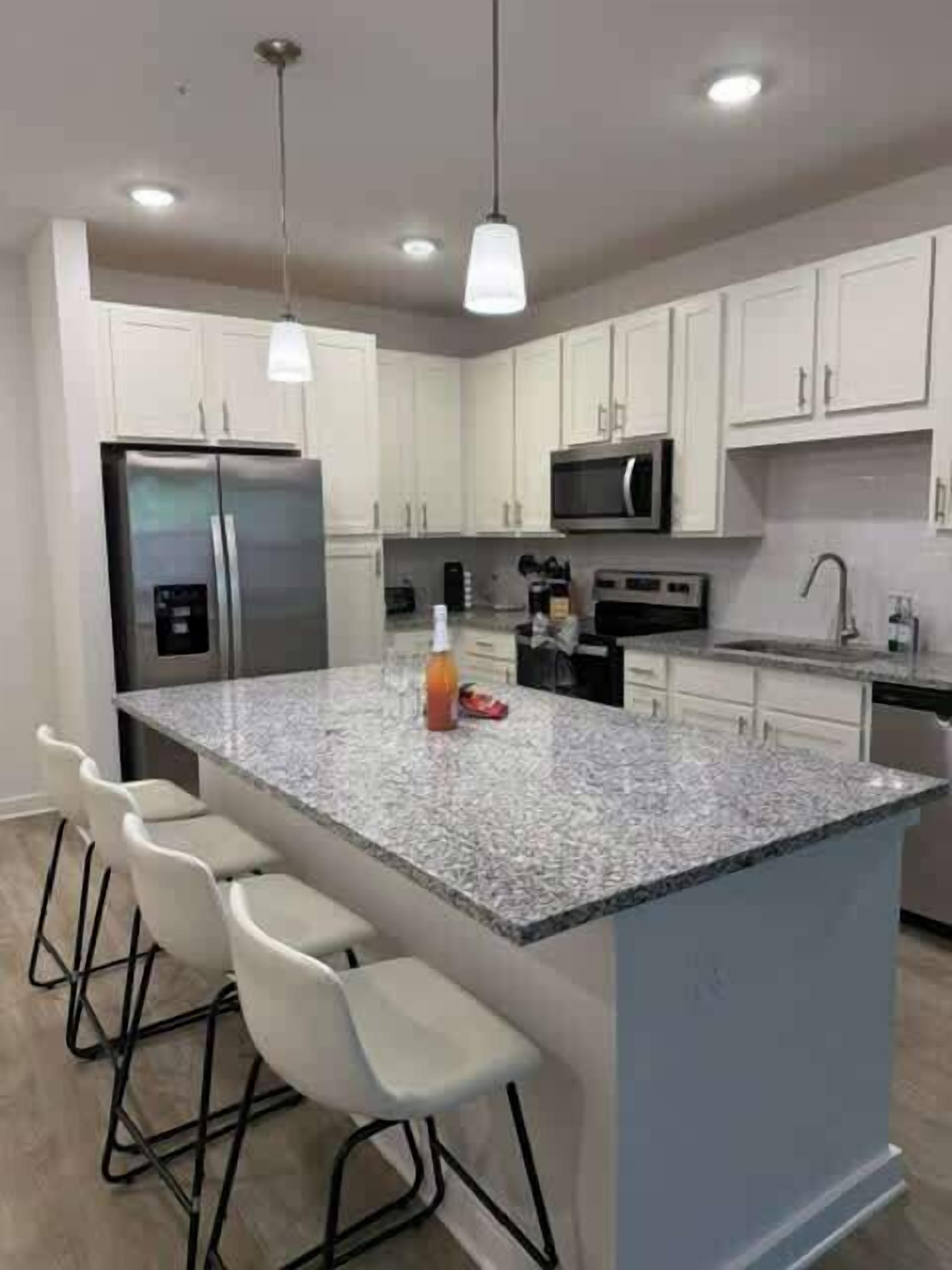 Batterie de cuisine, vaisselle et ustensiles