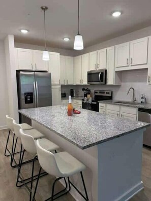 Talheres/pratos/utensílios de cozinha