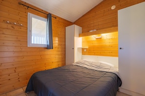 2 bedrooms - 'Les Gîtes de Chauzon 3' with Shared Pool and Air Conditioning (Chauzon)
