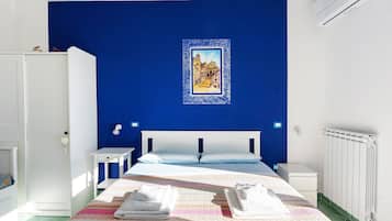 1 dormitorio, tabla de planchar con plancha, wifi y ropa de cama