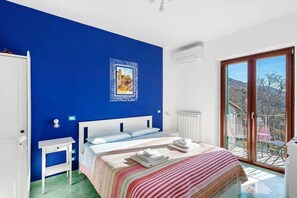 Iron/ironing board, WiFi, bed sheets - 'Coast 2 Coast - Atrani' Room with Sea View, Wi-Fi and Air Conditioning (Agerola)
