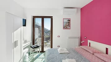 BĂŒgeleisen/BĂŒgelbrett, WLAN, BettwĂ€sche