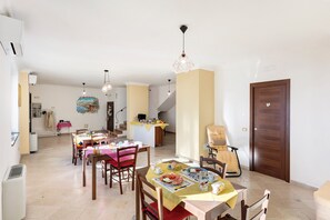 Dining - 'Coast 2 Coast - Atrani' Room with Sea View, Wi-Fi and Air Conditioning (Agerola)