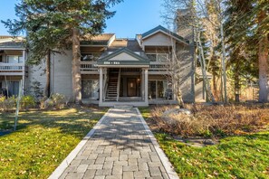 Exterior - Townhouse with Community Hot Tub and Fireplace! (Mammoth Lakes)
