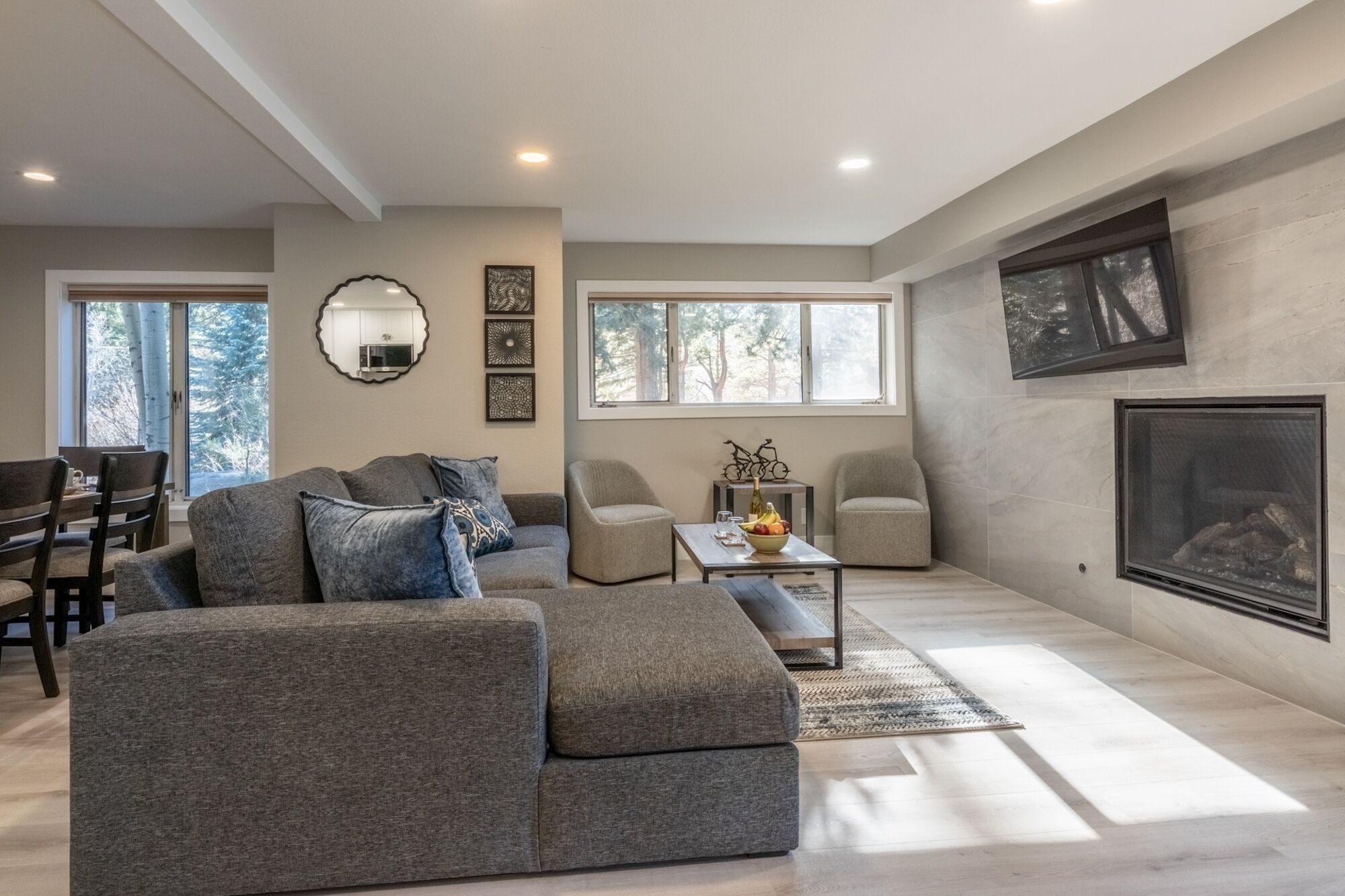 Smart TV, fireplace