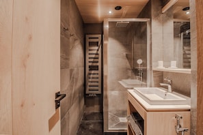 Shower, hair dryer, towels - Grand Cocor 304 ski-in ski-out in Val d'Isère (Val-d'Isère)