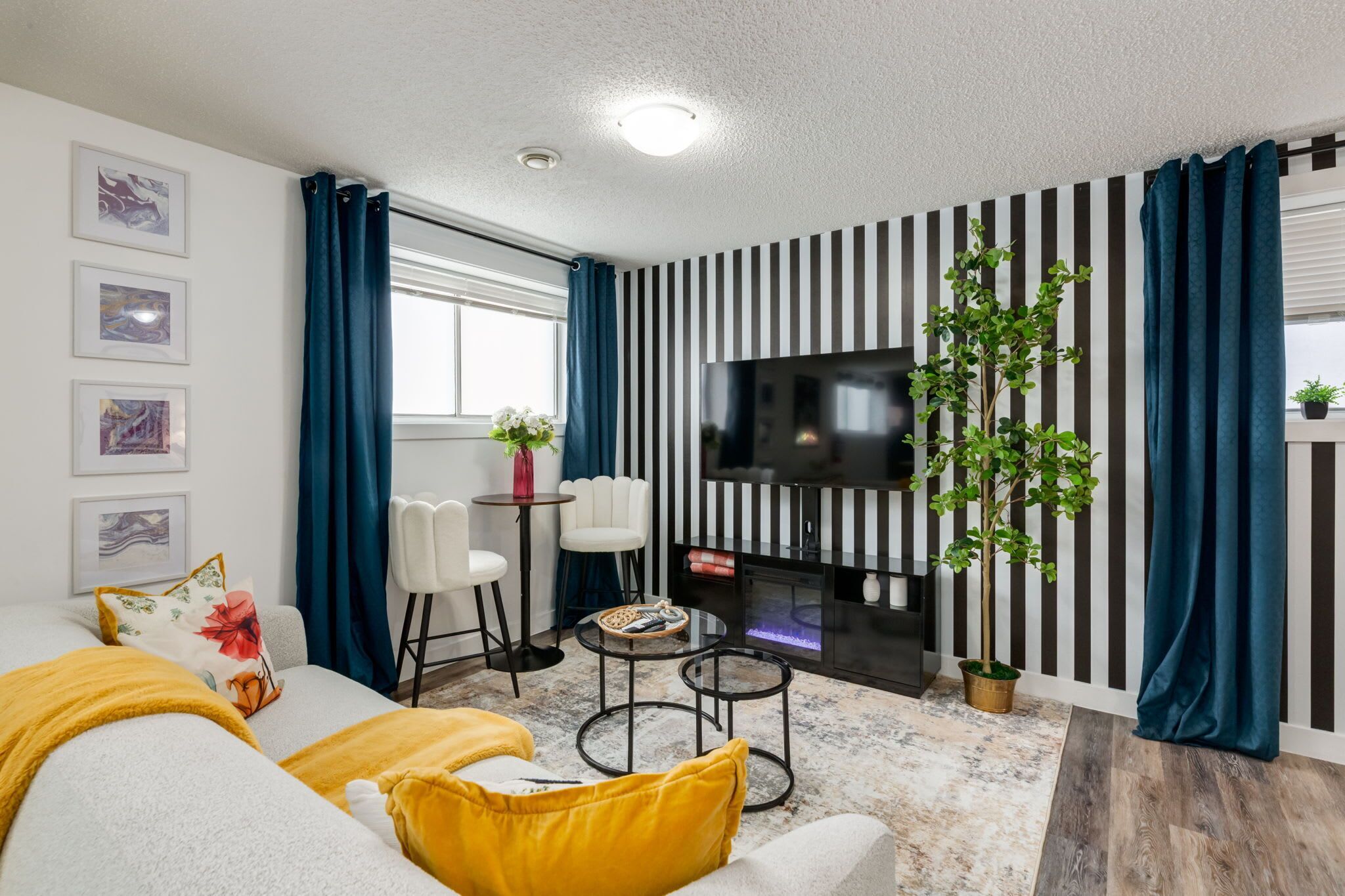 Fernseher, Kamin, Stereoanlage, Arbeitsbereiche