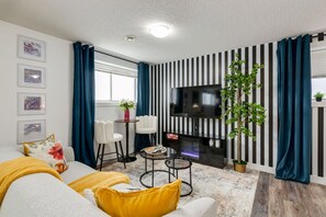 TV, caminetto, impianto stereo, studio