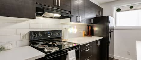 冰箱、微波炉、烤箱、炉灶