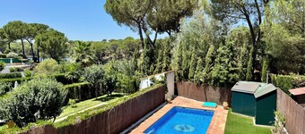 Family getaway by the lake | Movie theater, playground and BBQ area