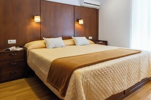 Silitysrauta/-lauta, vauvan matkasänky, ilmainen Wi-Fi, vuodevaatteet