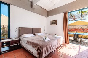 2 bedrooms, in-room safe, iron/ironing board, travel cot - Barbati Beach - Villa Zante (Barbati)