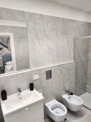 Hair dryer, towels, soap, toilet paper - Daisy House n3 (Napoli)