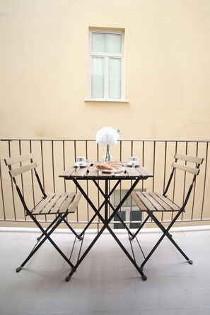 تناول الطعام بالخارج