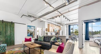 UP-Scale 2BR/2BA Condo in TC w/ Rooftop Hot Tub's