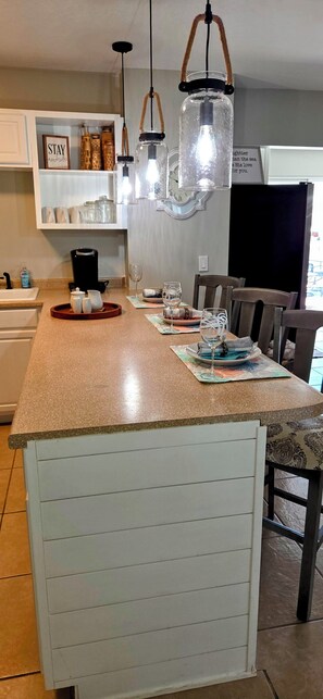 Dining - Harbor-view 1BR with sunsets, full amenities, and family-friendly space. (Panama City Beach)