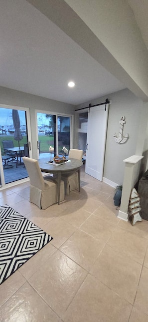 Dining - Harbor-view 1BR with sunsets, full amenities, and family-friendly space. (Panama City Beach)