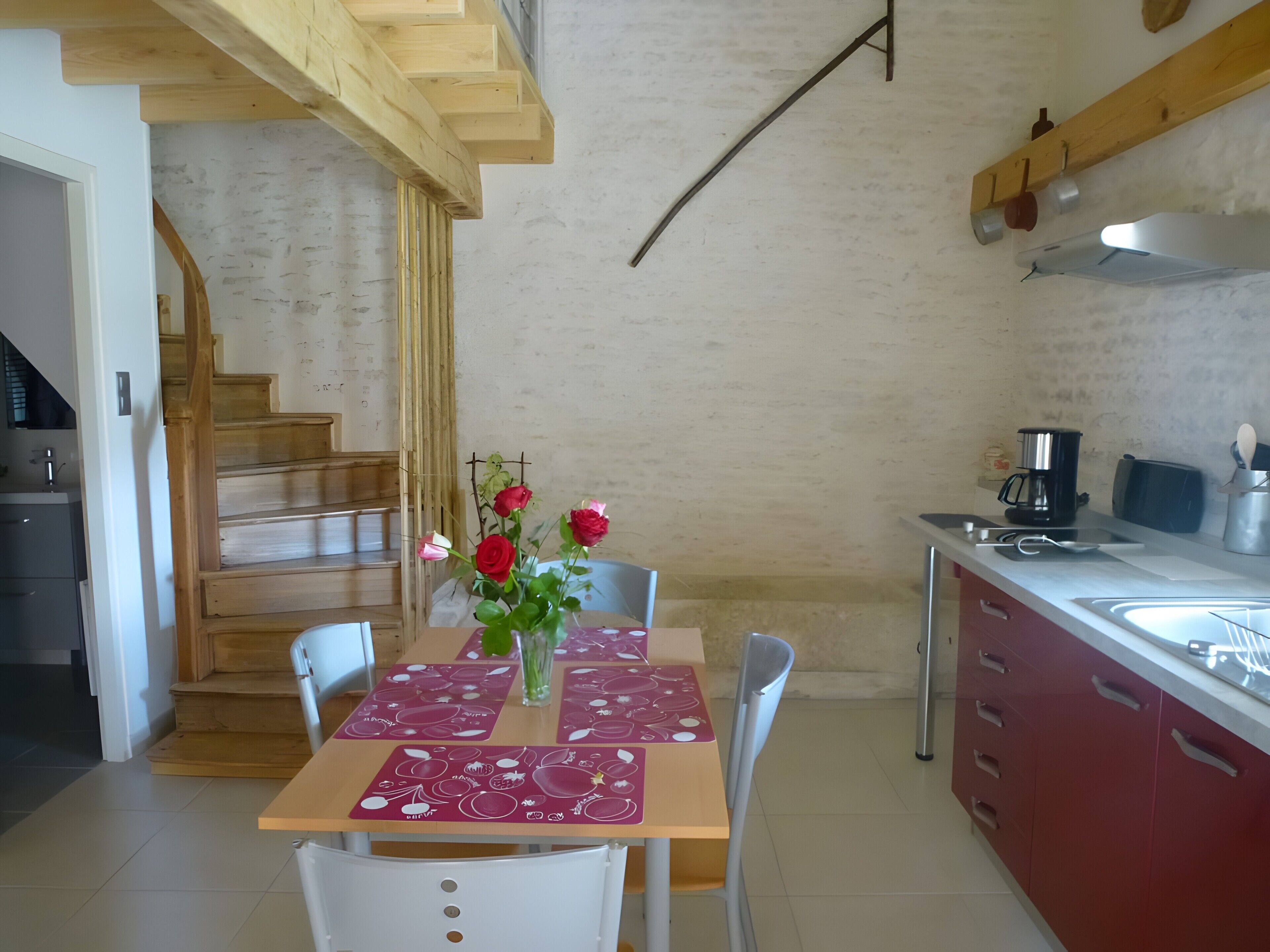 Kylskåp, mikrovågsugn, ugn och spishäll