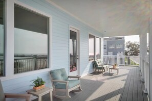 Terrace/patio - Beach Front | Sleeps 10 | Walk to Beach | Family-Friendly (Gulfport)