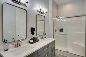 Hair dryer, towels - Beach Front | Sleeps 10 | Walk to Beach | Family-Friendly (Gulfport)