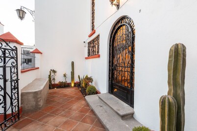 Central House with 4 Bedrooms and Parking