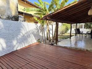 Familie huis, patio, uitzicht op tuin | Terras