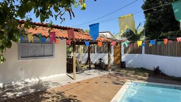 Hồ bơi ngoài trời