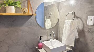 Casa familiare, patio, vista giardino | Bagno