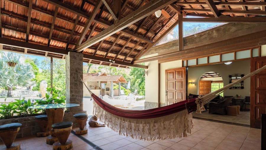 S tio Rodeado de Verde c Piscina e Churrasqueira