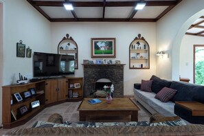 House | 6 bedrooms - S tio Rodeado de Verde c Piscina e Churrasqueira (Vassouras)