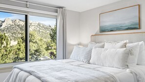 2 Schlafzimmer, Schreibtisch, Bügeleisen/Bügelbrett, Reisekinderbett