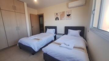 Family Apartment, 3 Bedrooms, Balcony | Extra beds