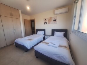 Family Apartment, 3 Bedrooms, Balcony | Katil tambahan