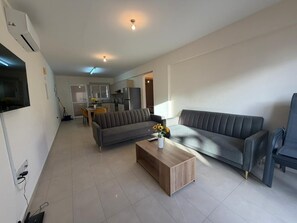 Family Apartment, Non Smoking | Ruang tamu