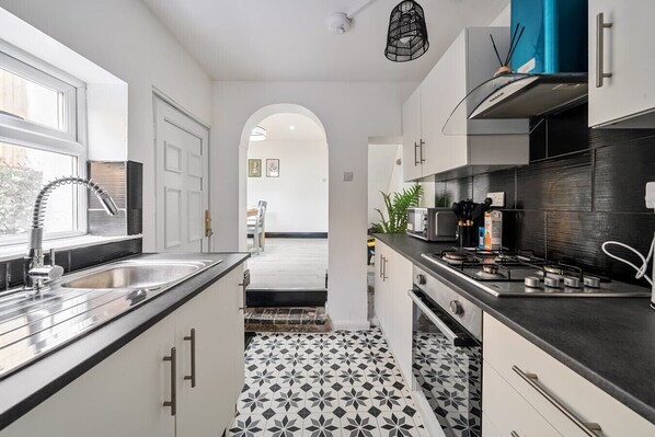 Fridge, microwave, oven, stovetop