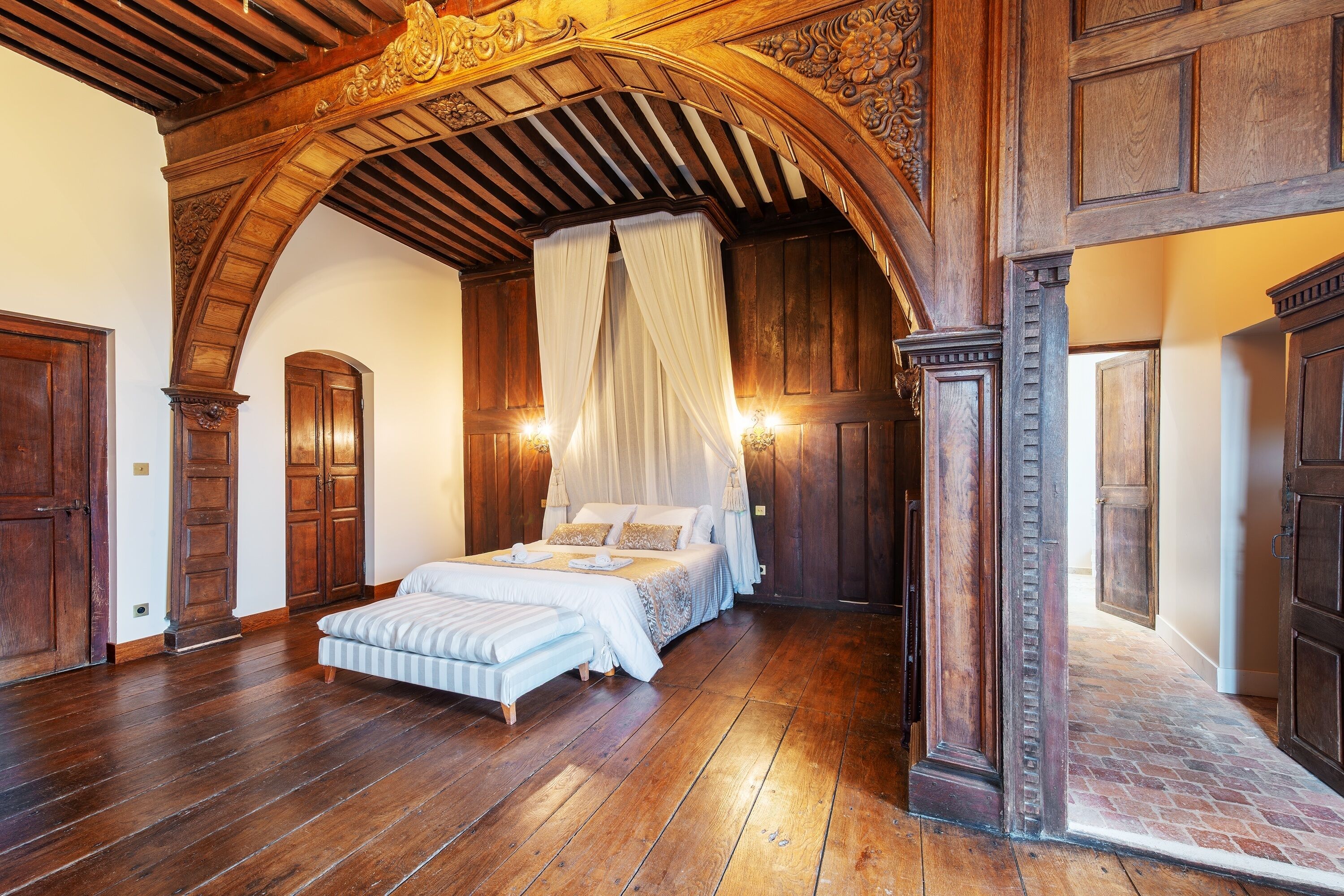 Silitysrauta/-lauta, ilmainen Wi-Fi, vuodevaatteet