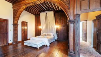 Silitysrauta/-lauta, ilmainen Wi-Fi, vuodevaatteet