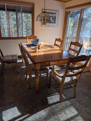 Dining - Lovely 4-bedroom house in Breckenridge perfect for your getaway (Breckenridge)
