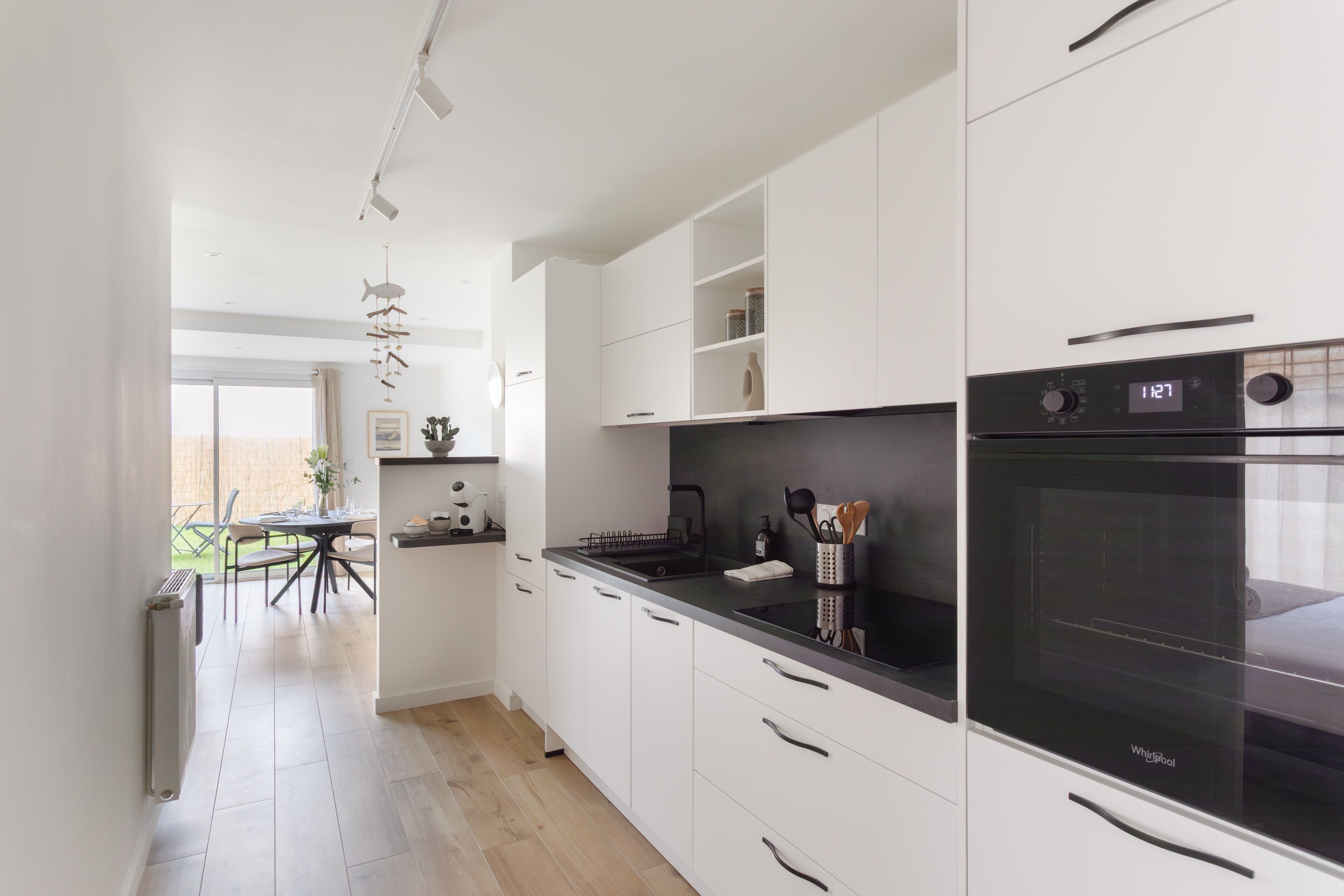 冷蔵庫、電子レンジ、オーブン、食器洗い機