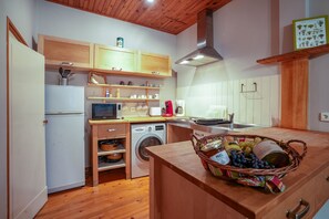 Réfrigérateur, micro-ondes, four, cafetière/bouilloire