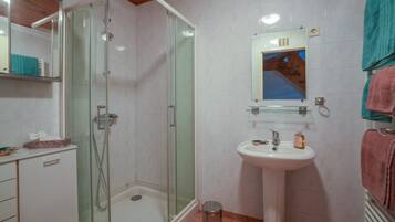 Hårtørrer, håndklæder