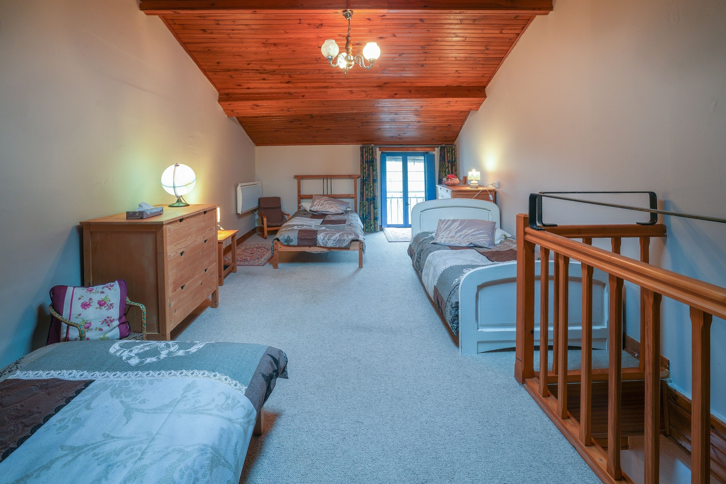 Fer et planche à repasser, Wi-Fi gratuit, draps fournis