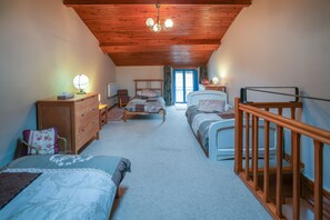 Fer et planche à repasser, Wi-Fi gratuit, draps fournis