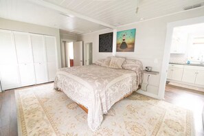 Iron/ironing board, WiFi, bed sheets - The Cottage in Winter Garden Sleeps 5 (Winter Garden)