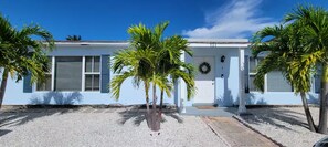 Exterior - Spacious Coastal Townhouse - Walk to Beach! (West Palm Beach)