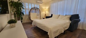 Iron/ironing board, WiFi, bed sheets - Spacious Coastal Townhouse - Walk to Beach! (West Palm Beach)