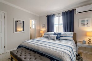 Iron/ironing board, bed sheets - Coastal Village Townhouse 2.4 miles to Beach (North Palm Beach)