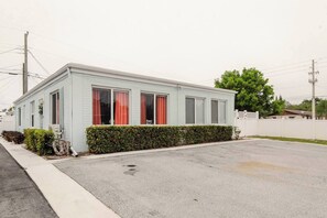Exterior - Coastal Village Townhouse 2.4 miles to Beach (North Palm Beach)