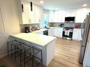 雪櫃、微波爐、焗爐、爐具