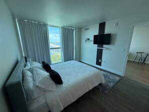 WiFi, bed sheets - Luxury sunset at downtown Fort Myers (Fort Myers)